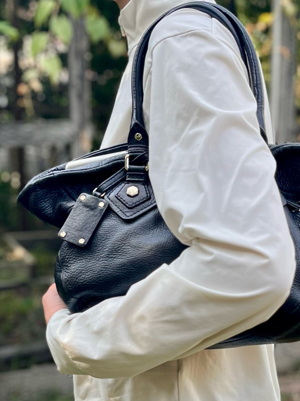 Marc By Marc Jacobs Black Leather Shoulder Bag & Gold Hardware in Awesome Shape - Picture 2 of 13